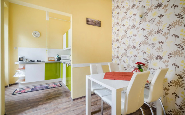 BpR Pyvo Street Home with balcony