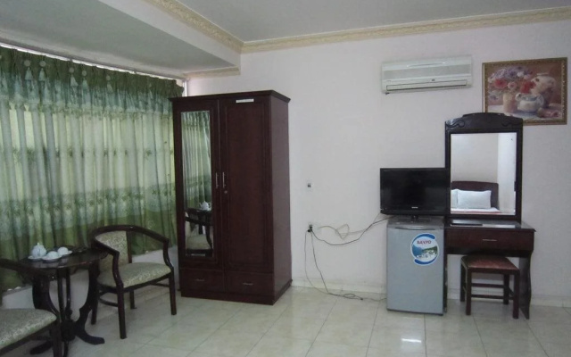 Ninh Hue Hotel