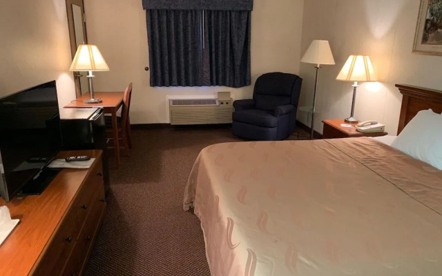 Lomira Inn and Suites