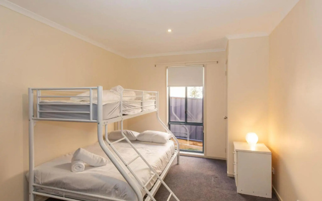 Acacia 4 2 Kirwan Close