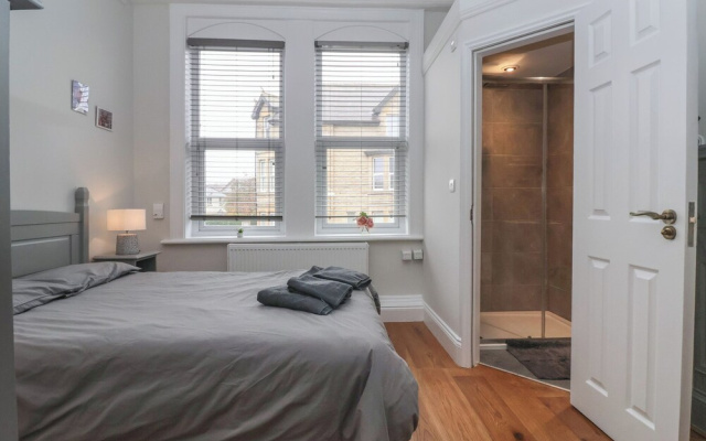 Flat 2 23 Hyde Park Road