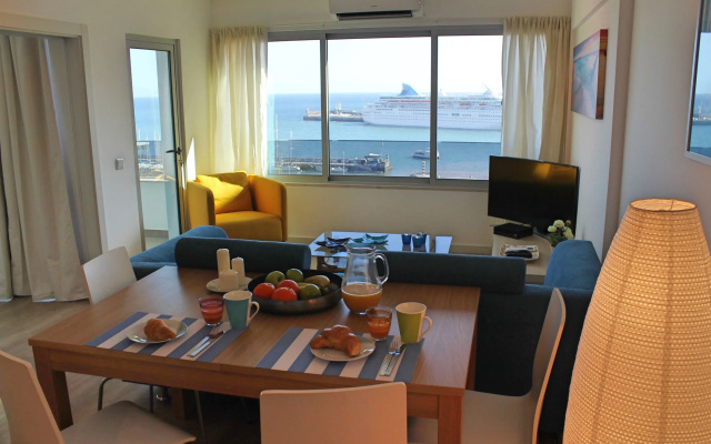 Overlooking the Marina, central location | Petronella Marina Apartment