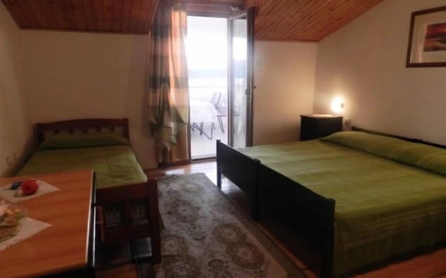 Apartments and Rooms Ana