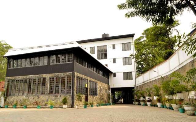 Отель River side inn вид на фасад