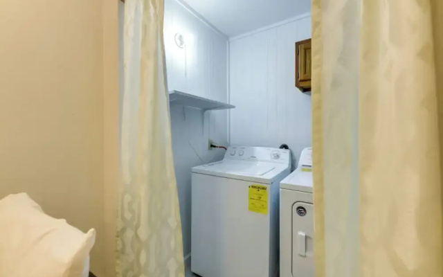 2 Blocks to Bay: Cabana Breeze' Rockport Rental!