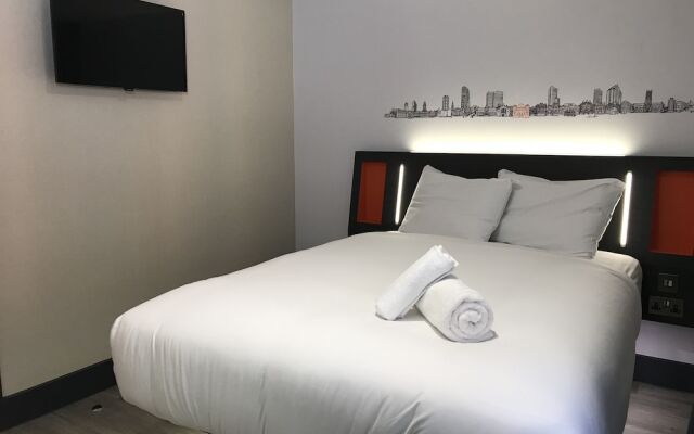 Отель easyHotel Old Street Barbican вид на фасад