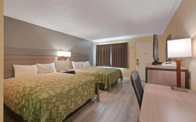 Econo Lodge Woodland near I-5