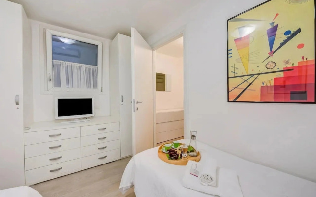 Casa Oleandri Shared Pool And Lake View