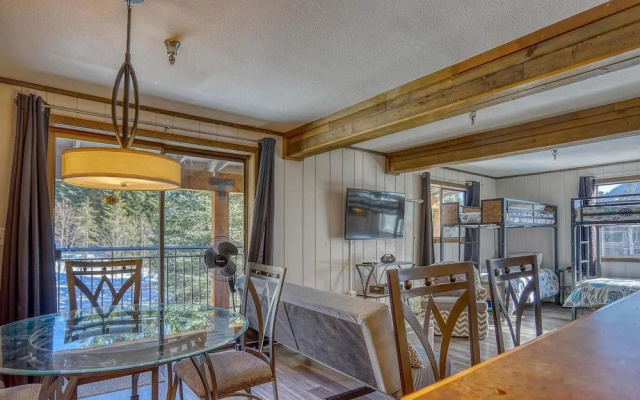 Geothermally Heated Outdoor Pool and Scenic Deck - Cozy Studio Retreat