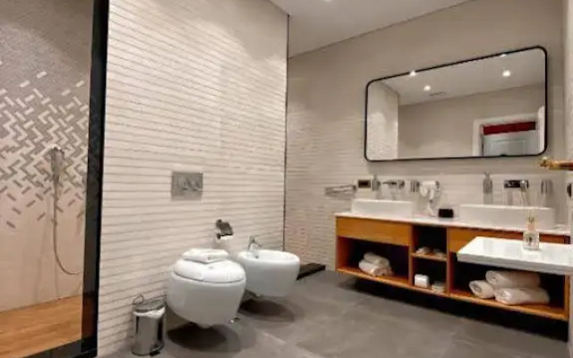 Crown Boutique Hotel