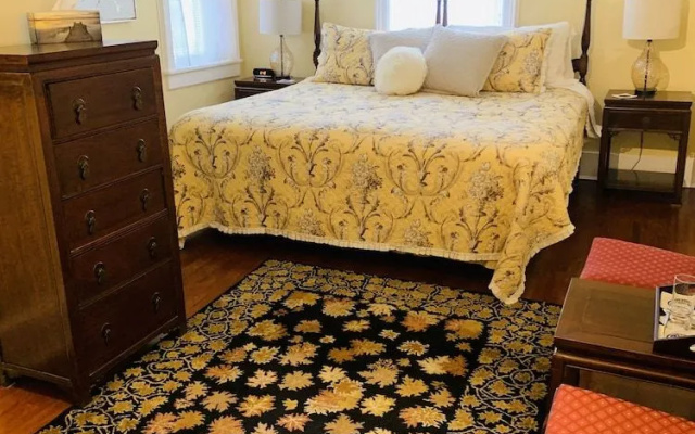 Nap N Nosh Bed and Breakfast