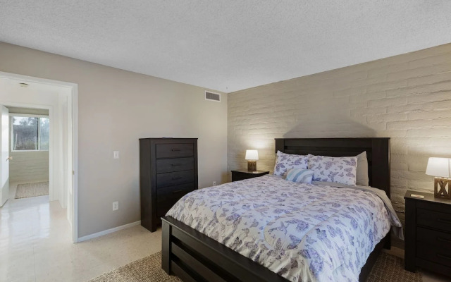 Sitting Pretty 2 BR by Casago