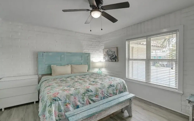 Sunny Beaches 3 Bedroom Condo by RedAwning