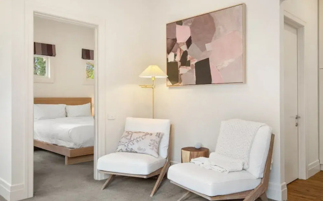 Wellness Escape: 1-bed Home + Studio & Sauna