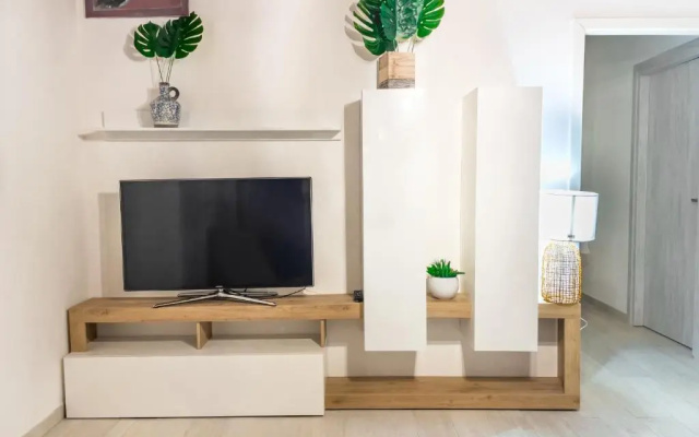 Demetra Seafront Apartment - Parking & Pool