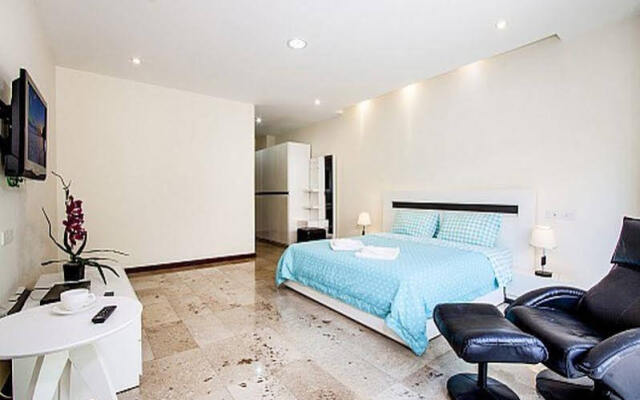 Апартаменты Pratumnak Hill Apartment Studio Паттайя комната для гостей
