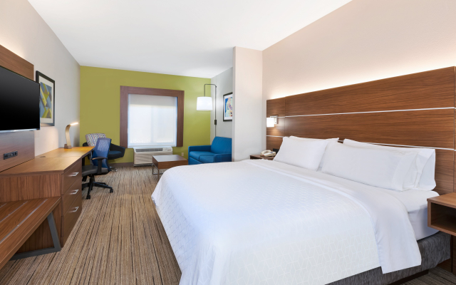 Holiday Inn Express & Suites Three Rivers by IHG