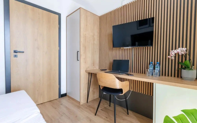 Zeus Apartments
