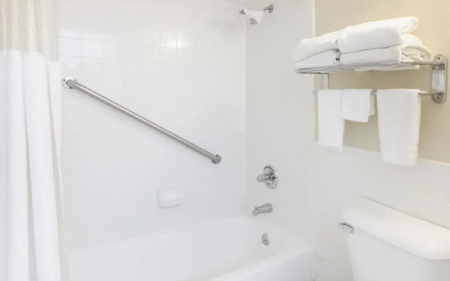 Ramada By Wyndham Clinton
