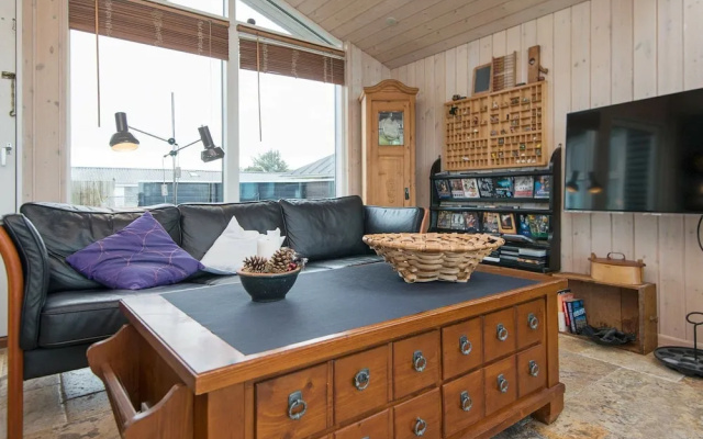 Quaint Holiday Home in Henne near Beach