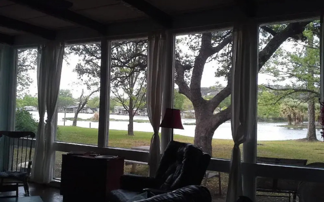 Constant-level Lake LBJ - 3 BR Sleep 12