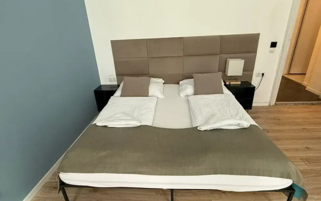 Chic 1BR Apt Steps from Schönbrunn