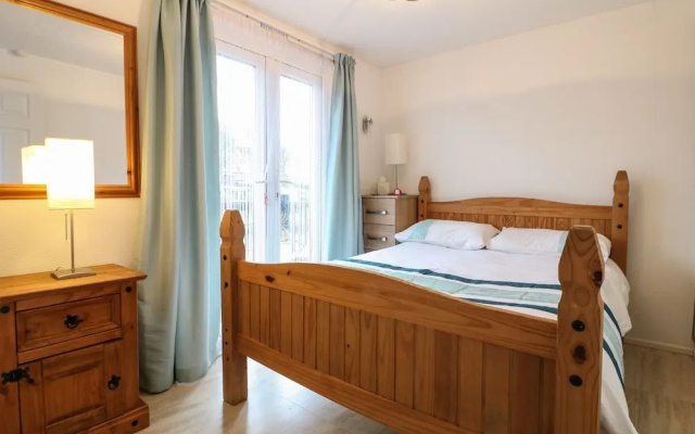 85 Lower Lakeside Chalet