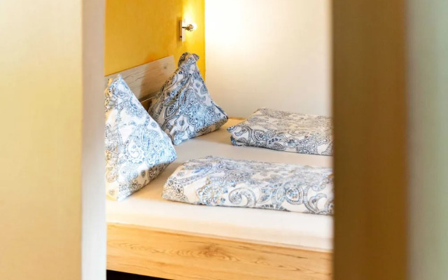 Comfy Apartment in Hollersbach im Pinzgau near Lake