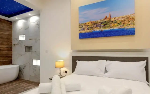 Gem Beachfront Apt With Amazing Bay and Sea Views