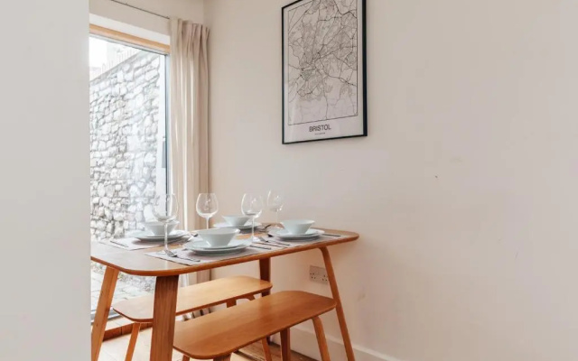Redland Stay In Bespoke Home 1 of 2