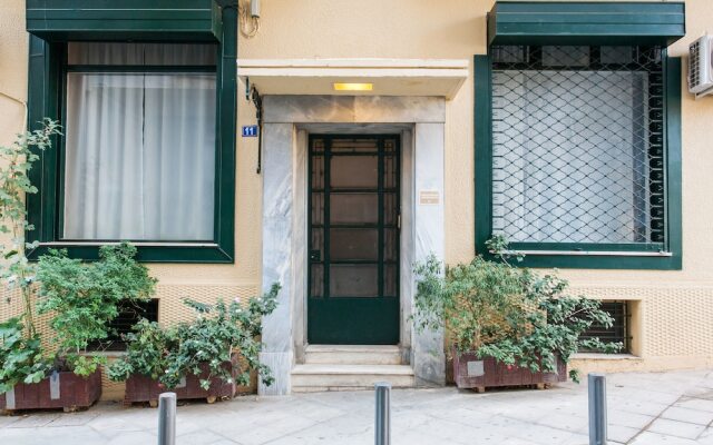 Апартаменты Monastiraki Apartments by Livin Urbban вид на фасад