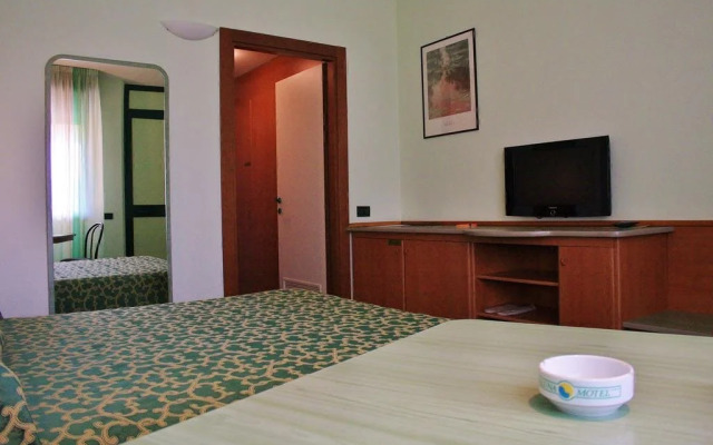 Dealuna Motel