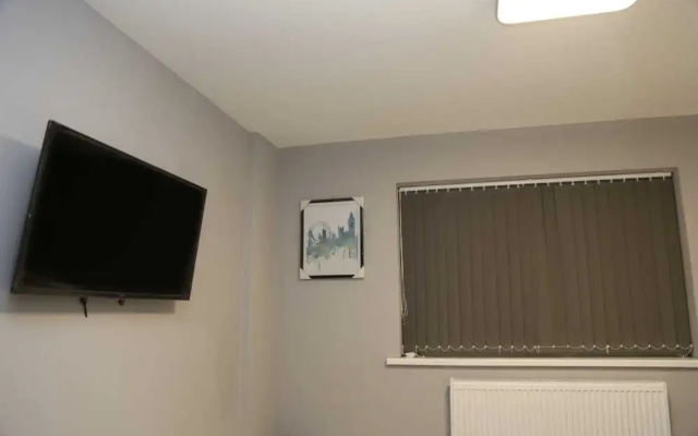 Budget 4-bed House in Woolwich