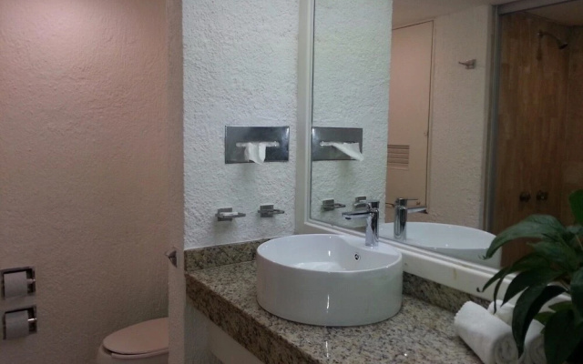 Cancun Studio Overlooking the Lagoon