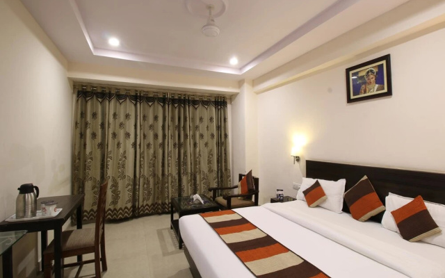 OYO 1903 Hotel Paras Inn