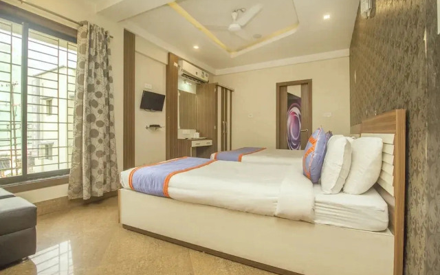 Capital O 28319 Hotel Ganayak