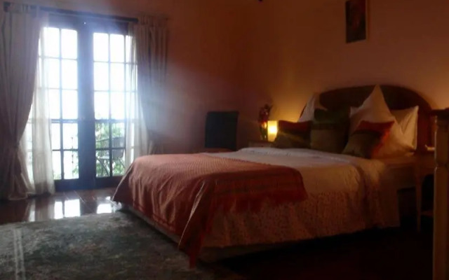 Las Flores Country & Beachside Hotel