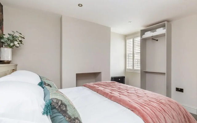 The Oak Rooms   By Huluki Sussex Stays
