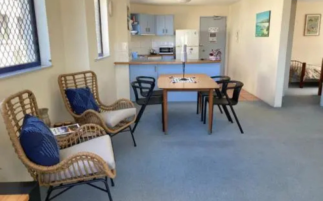 Jade Waters U4/ Latona Ave