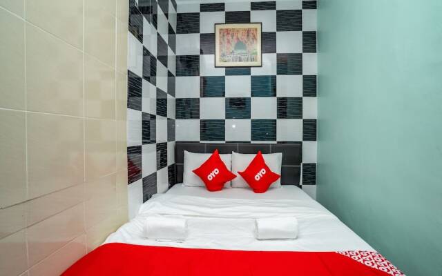 Отель OYO 43954 Hotel Casa Reo Малайзия, Сунгай-Пелек - отзывы, цены и фото номеров - забронировать отель OYO 43954 Hotel Casa Reo онлайн вид на фасад