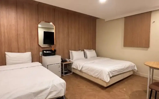 FILM37.2HOTEL