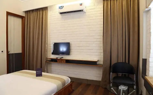 FabHotel Huda Sushant Lok