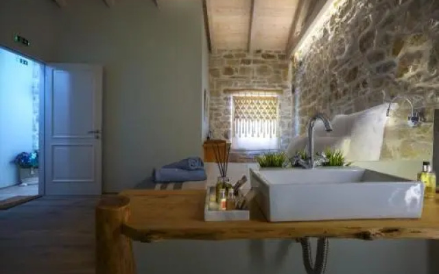 Paxos Fairytales Lovenest 2