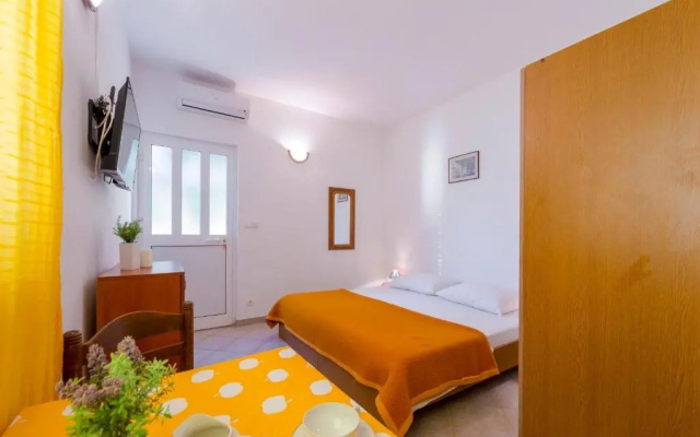 Apartment Dia - 30 m from sea