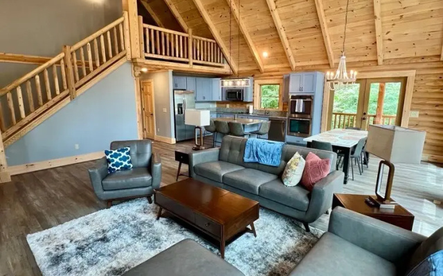 Wintergreen Chesnut Hot-tub Arcade Fireplace