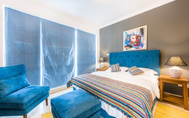 Отель One Perfect Stay - 2BR at Fairways комната для гостей