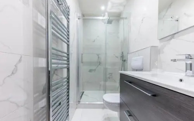 Families And Friends - Center - 110 Sqm