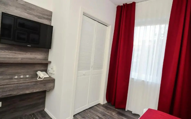 Sunset Deluxe Apartments