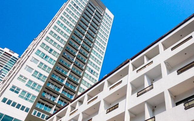 Отель Admiral Suites Sukhumvit 22 By Compass Hospitality Бангкок вид на фасад