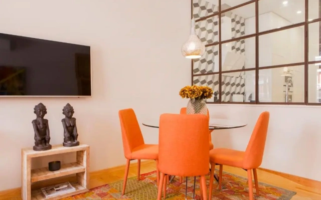 Charming Flat with Balconies Central Chiado District 2 Bedrooms & AC 19th Century Building